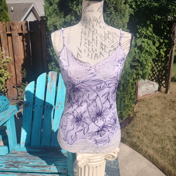 💥 3/$20 The Limited Medium Lace and Purple Flower Camisole! - Picture 8 of 11